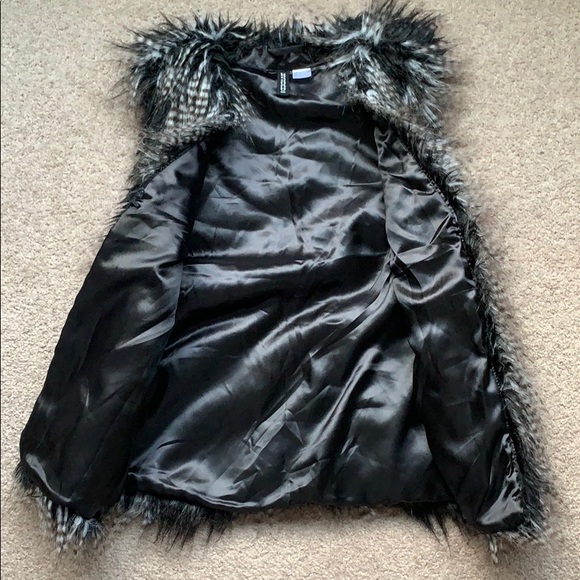 H&M faux fur vest - Picture 5 of 8